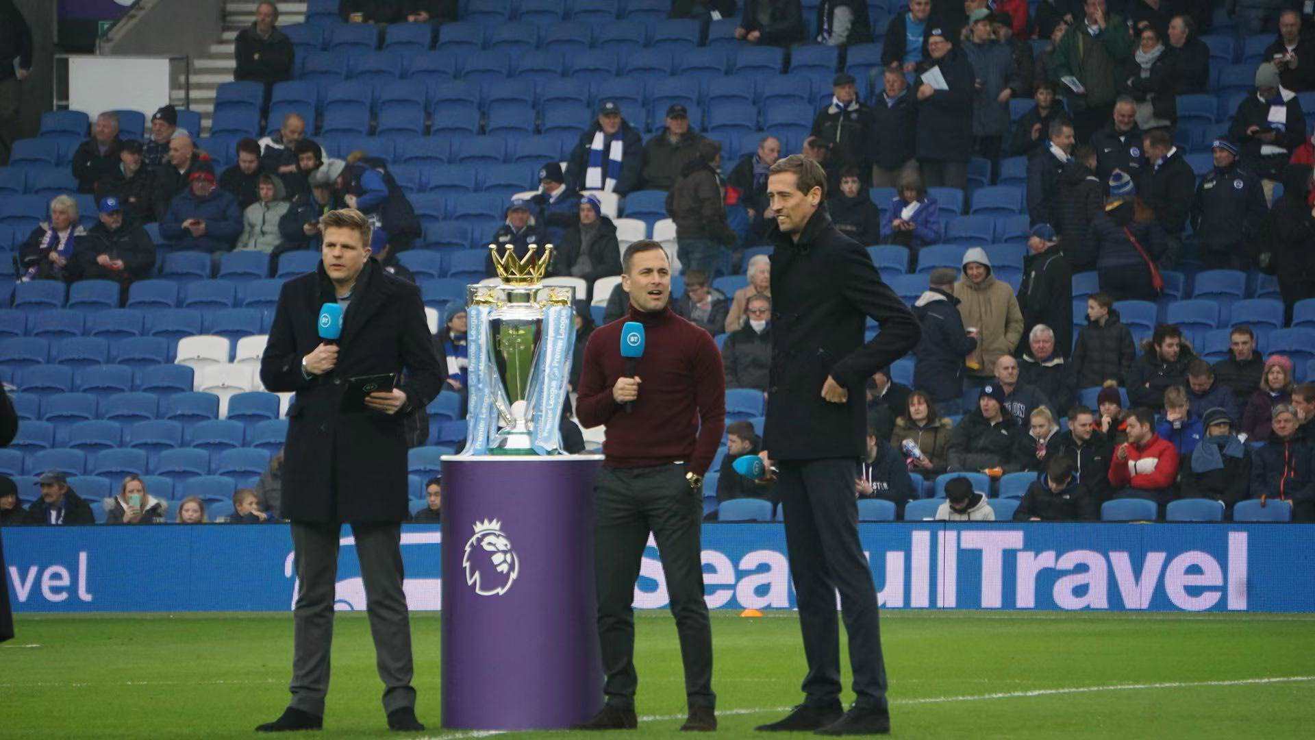 他不仅仅在 他不仅仅在